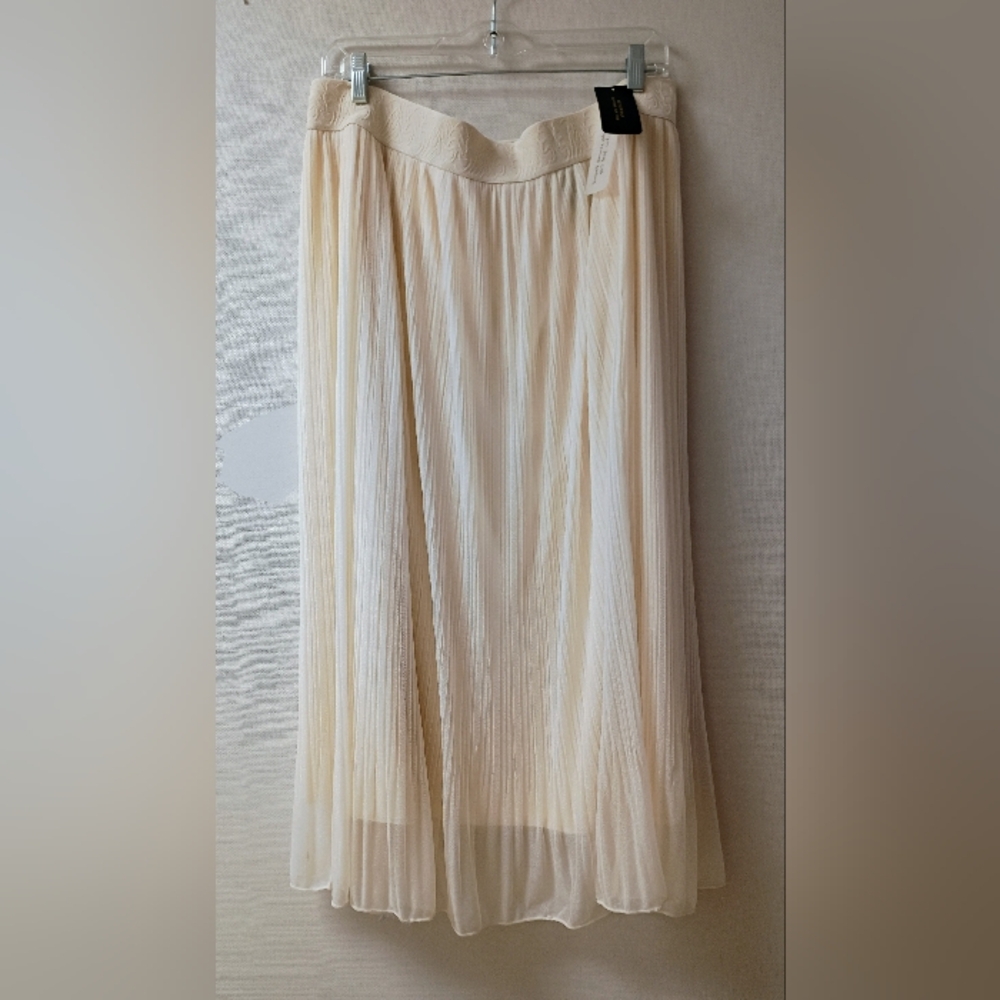 Metrowear Women's Cream Pleated Midi Skirt